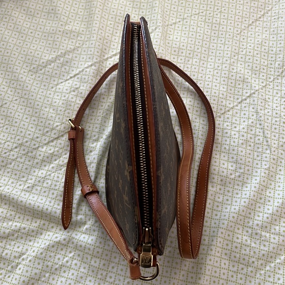 Louis Vuitton Monogram Drout crossbody bag! - Picture 7 of 9